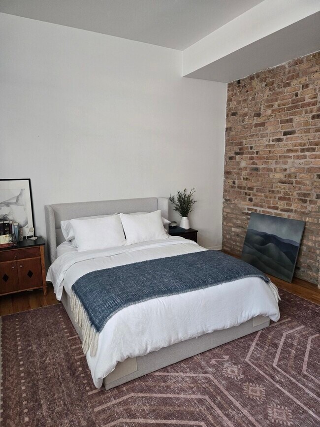 Building Photo - 515 N Noble St