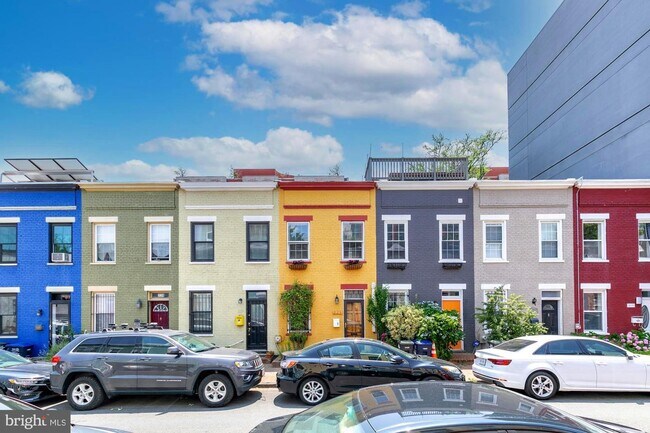 Building Photo - 225 Parker St NE