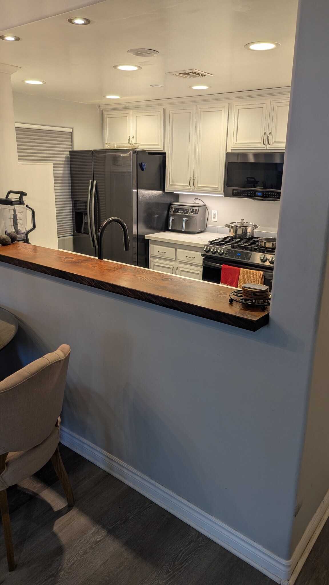 Building Photo - 3990 Centre St