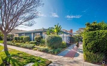 Building Photo - NEWLY RENOVATED South HB Gem!