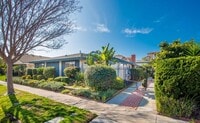 Building Photo - NEWLY RENOVATED South HB Gem!