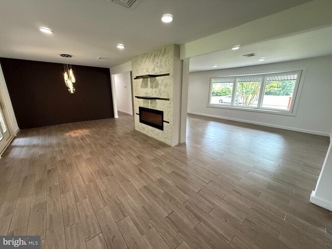 Building Photo - 123 Pearl Dr