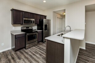 Building Photo - 801 SE 10th Ln