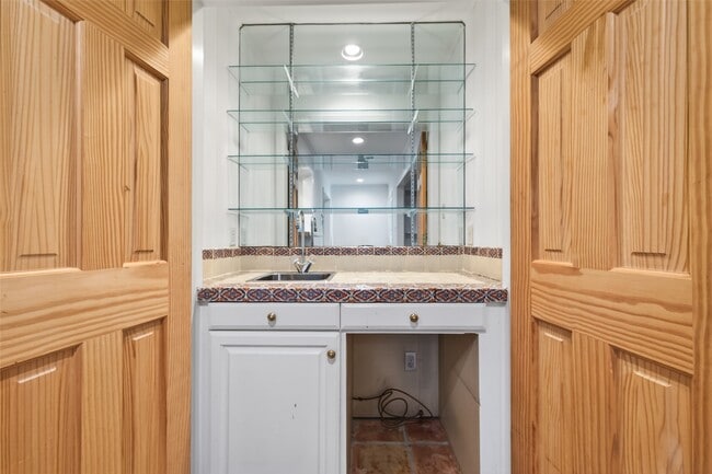 Building Photo - 5643 Piping Rock Ln