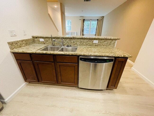 Building Photo - Gorgeous 3 Bed/3 Bath Home in Peaceful Community - Impeccably Maintained