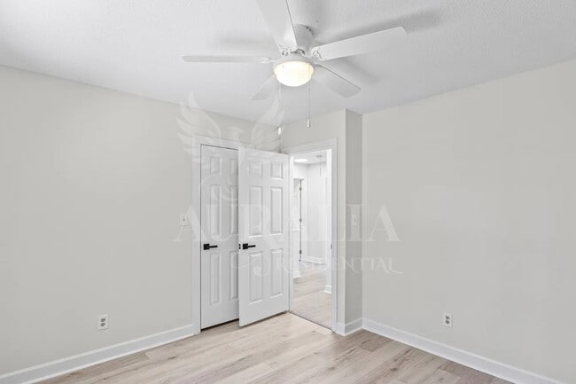 Building Photo - 623 Elmwood Ct