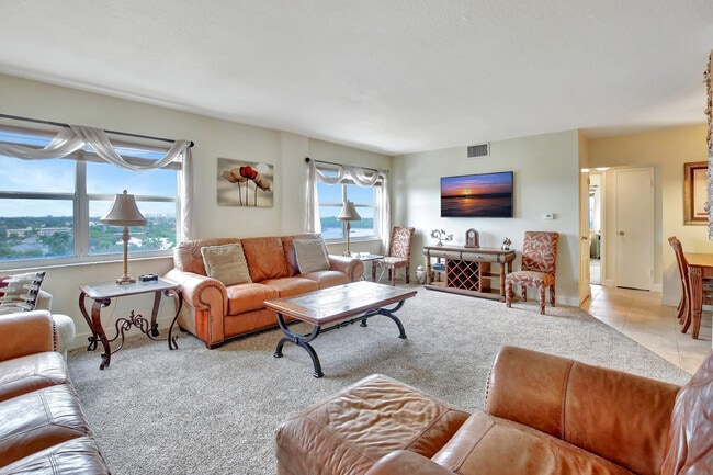 Building Photo - 2555 NE 11th St