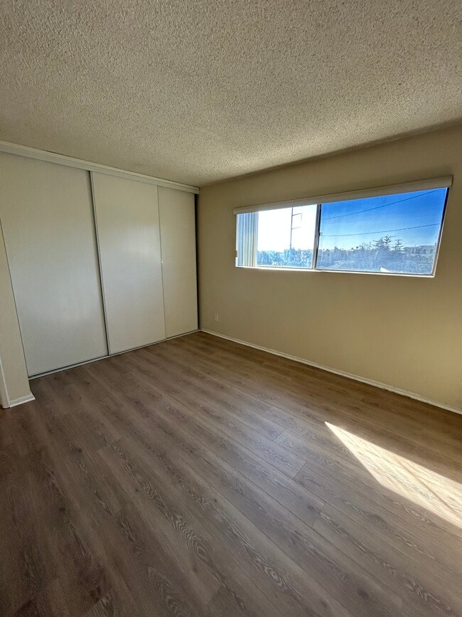 Building Photo - 548 Short St