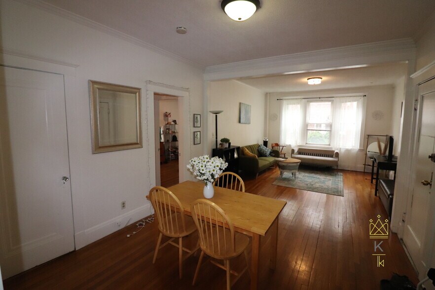 Primary Photo - 44 Longwood Ave