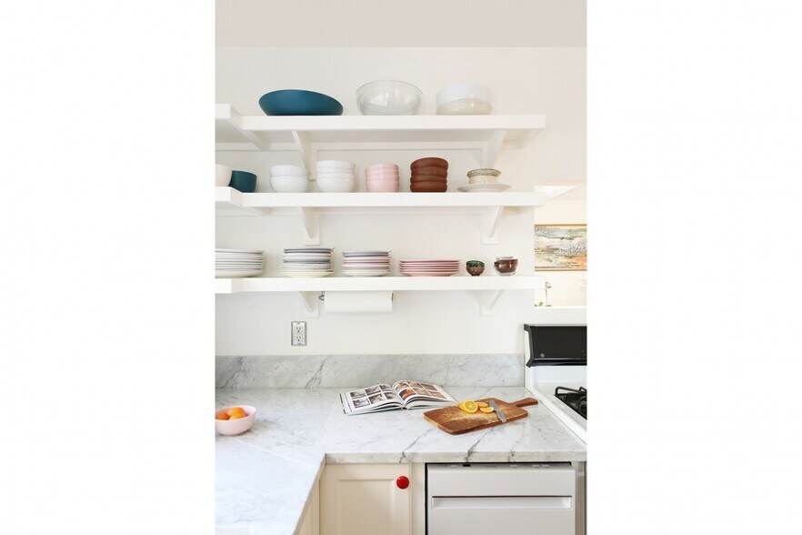 Building Photo - 1563 Lucretia Ave