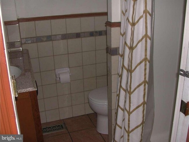 Building Photo - 358 Krams Ave