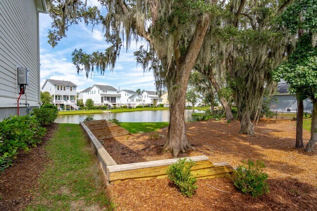 Building Photo - Waterfront Living in Stone view – 3BR Home...