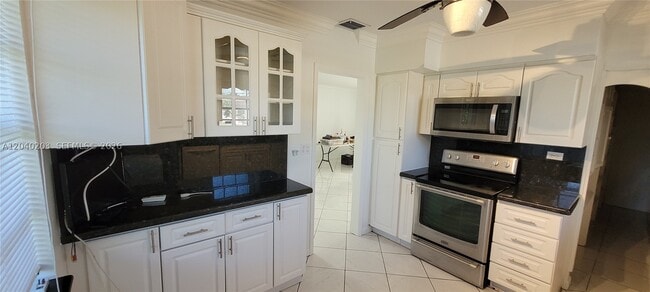 Building Photo - 5200 SW 89th Pl