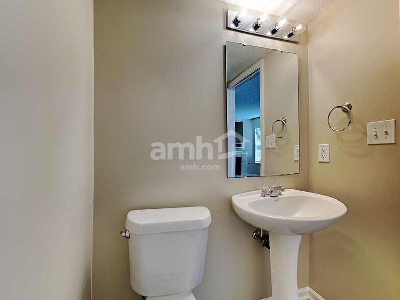 Building Photo - 5805 W Deerview Bend