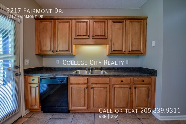 Building Photo - 2217 Fairmont Dr