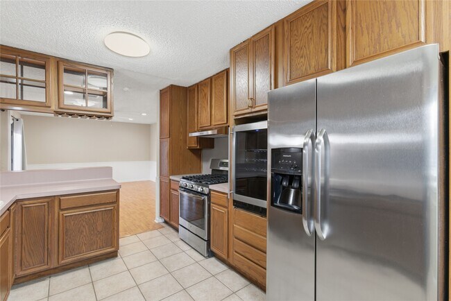 Building Photo - 5814 Viking Dr