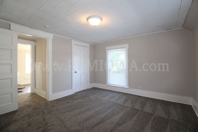 Building Photo - CHARMING!! 3 bedroom, 1.5 Bath Home in Des Moines