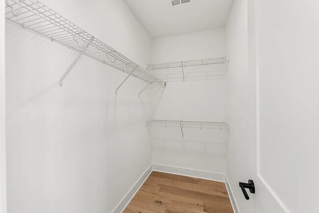 Building Photo - 815 Vickery Dr