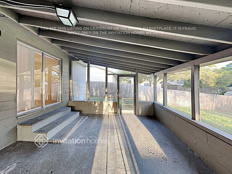 Building Photo - 3801 Dovehollow Dr