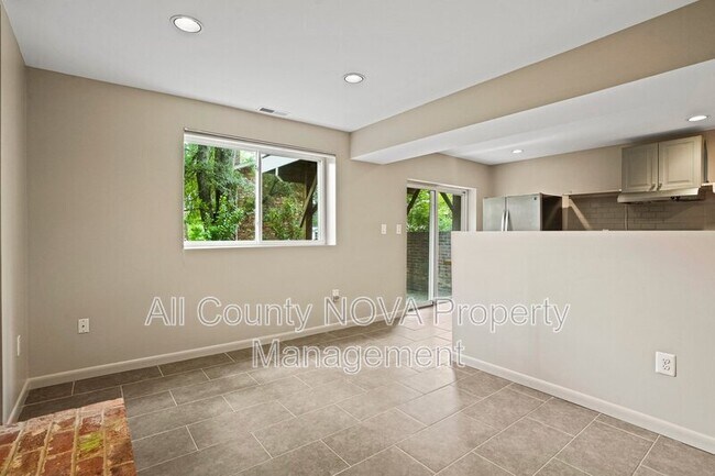 Building Photo - 6428 Earlham Dr