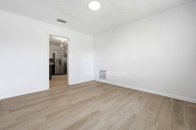 Building Photo - 2860 Cedarcrest Dr
