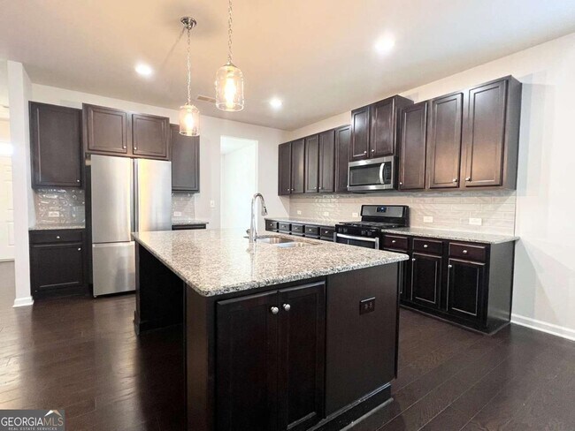 Building Photo - 370 Broadmoor Dr