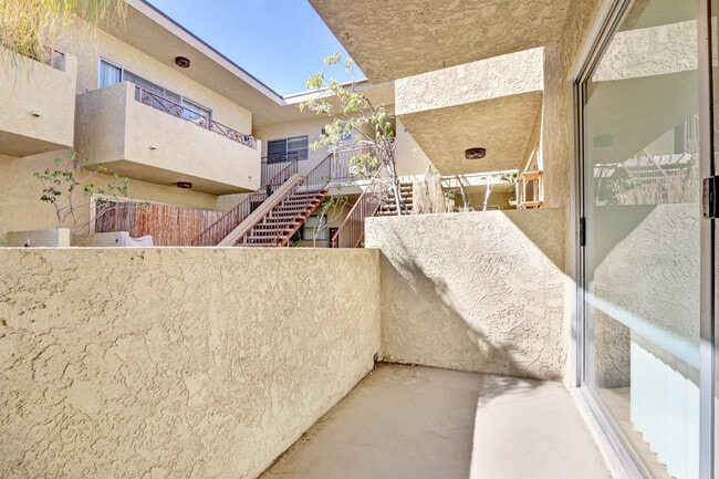 Building Photo - 230 Pacific St in Santa Monica.  Steps to the beach and Main St!