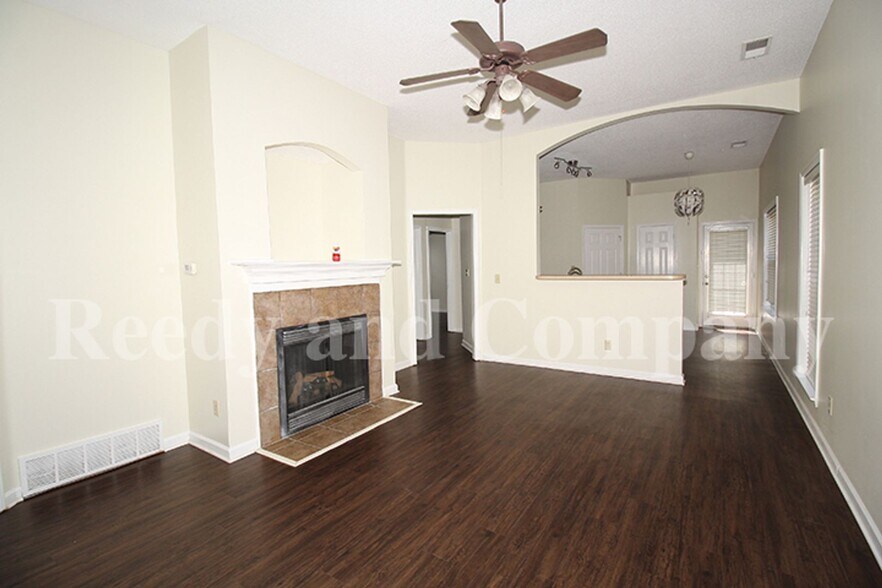 Building Photo - 7063 Parkbrook Ln