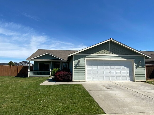 Primary Photo - 4 Bed, 2 Bath Home!
