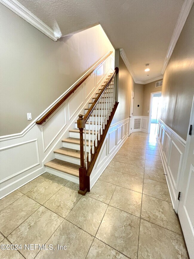 Building Photo - 4462 Ellipse Dr