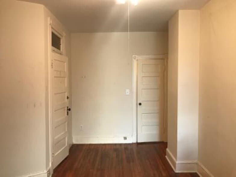 Room toward entry door and closet - 1336 Kenyon St NW