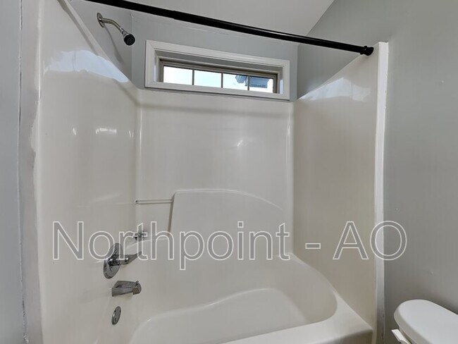 Building Photo - 1305 Sweetbriar Cir