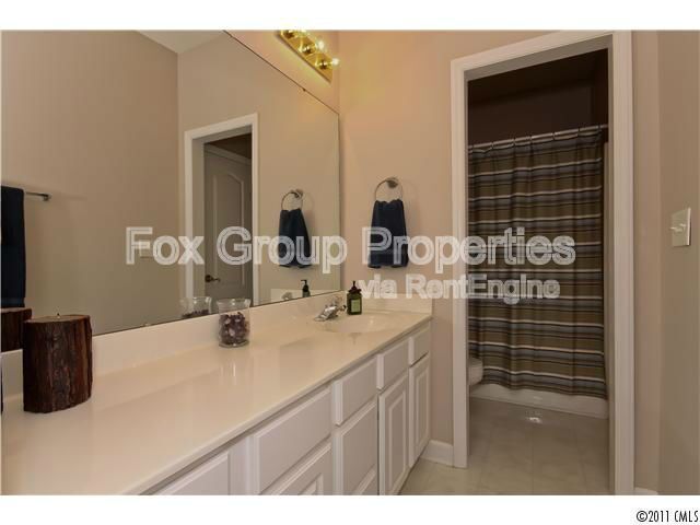 Building Photo - 12129 Memory Ln