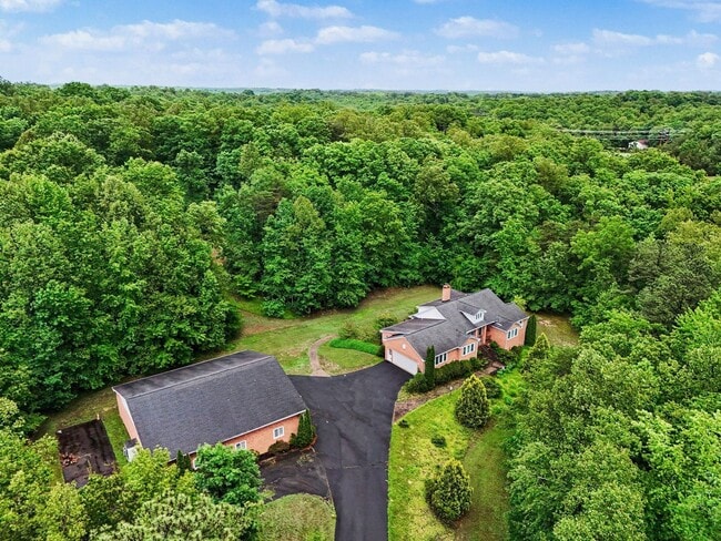 Building Photo - Ultimate Aviation Estate: Luxury 1-Level Living on 5+ Acres Near Downtown Fredericksburg