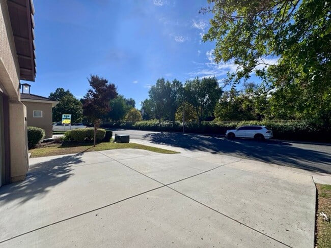 Building Photo - Beautiful 4 bedroom Temecula home sitting ...