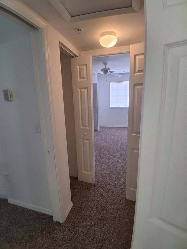 Building Photo - Cozi, breezy condo unit.