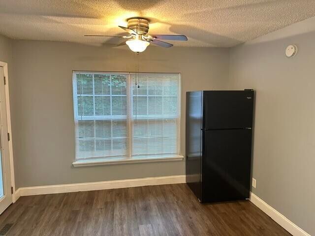 Building Photo - 4045 Brookcrest Dr