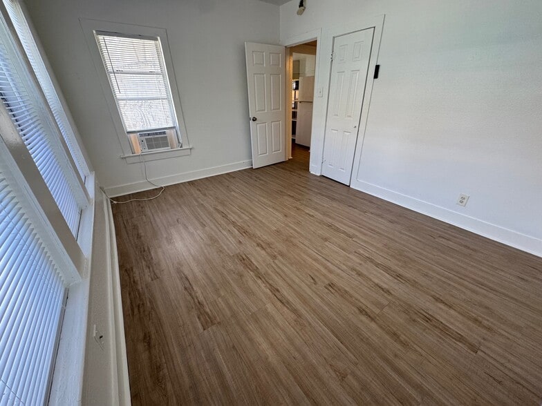 Building Photo - 840 Steves Ave