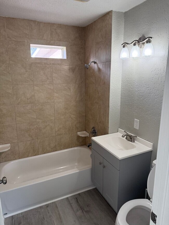 Building Photo - Newly Renovated 2.2 with Den - view of can...