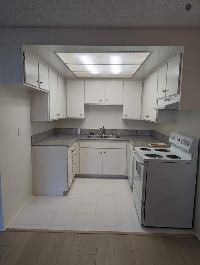 Kitchen - 2960 W 235th St