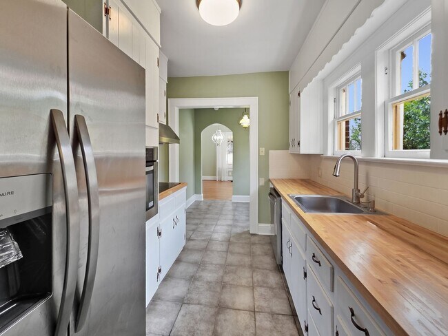 Building Photo - Charming East Point Duplex with Modern Updates & Private Yard