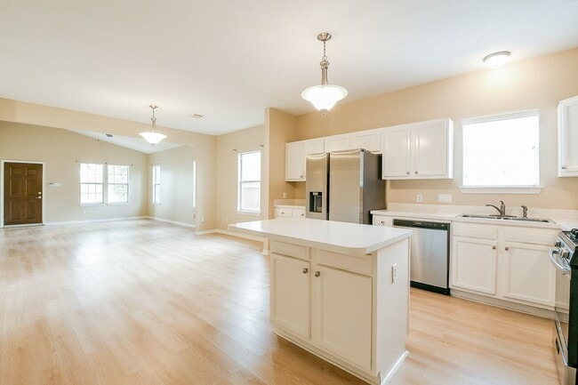 Building Photo - 7024 Eastwood St