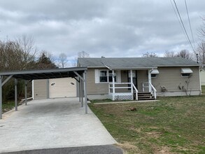 Building Photo - 159 Durkee Rd NE