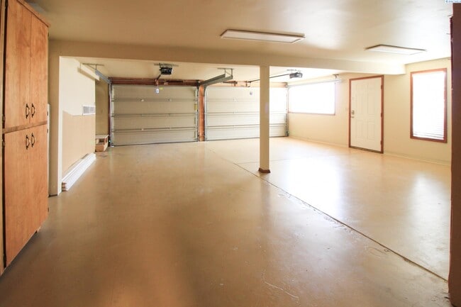 Building Photo - 4 BD, 4 BA House in Kennewick- Views of th...