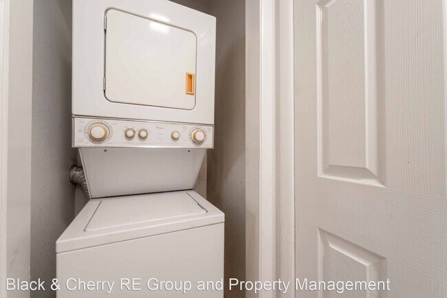 Building Photo - 1 br, 1.5 bath House - 1628 Justin Court