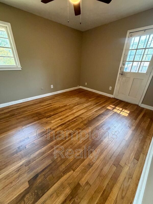 Building Photo - 1502 Baker St