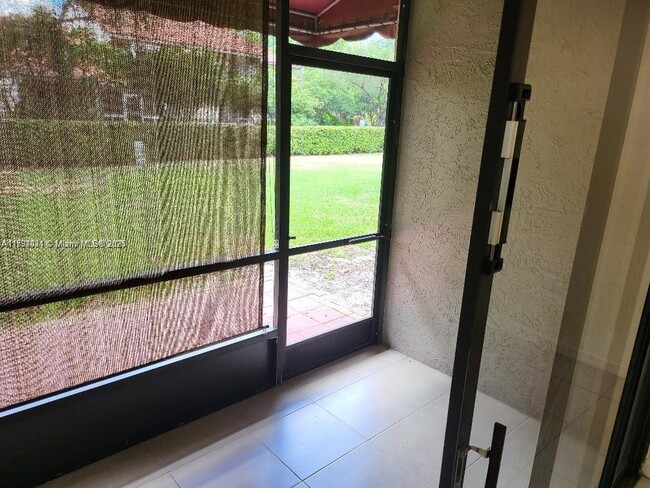 Building Photo - 9073 Vineyard Lake Dr