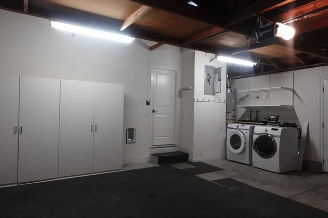 Building Photo - 3195 Edenbank Dr