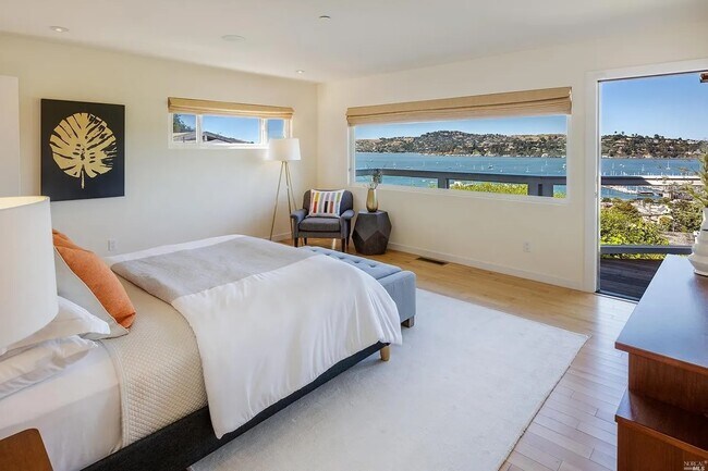 Building Photo - 118 Cazneau Ave