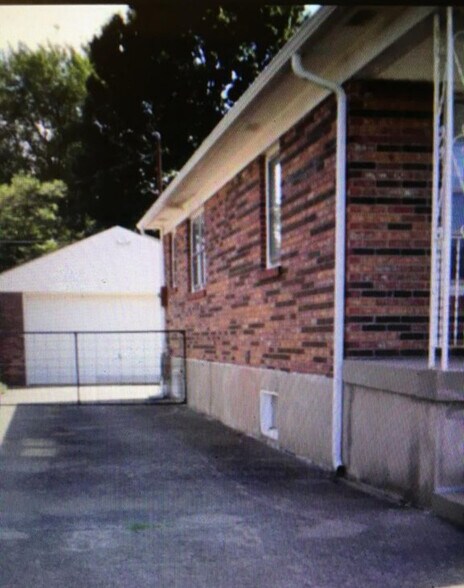 Building Photo - 3010 Taylorsville RD